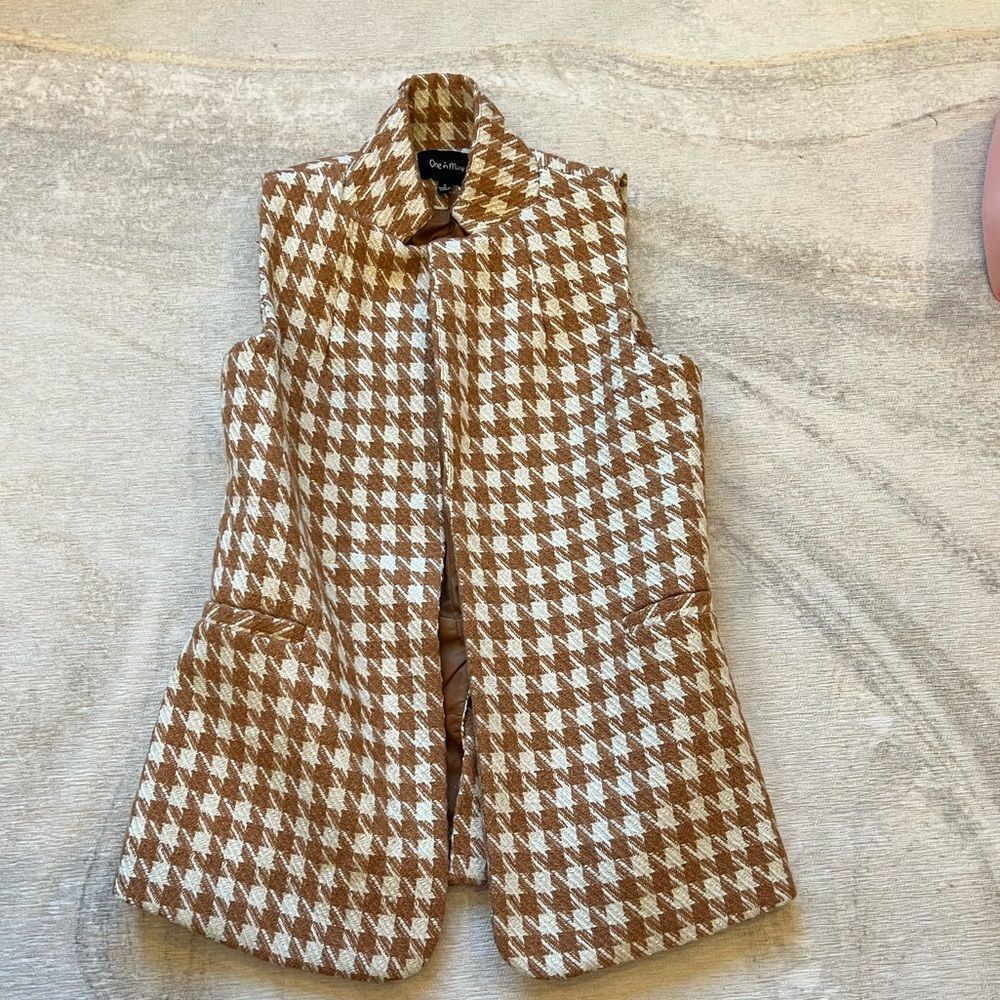 one n more orange and white Houndstooth Print Vest Blazer